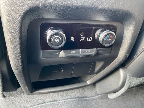 Used 2026 Buick Enclave Sport Touring AWD/4WD image 29