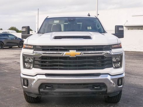 Used 2024 Chevrolet Silverado 2500 LT image 2