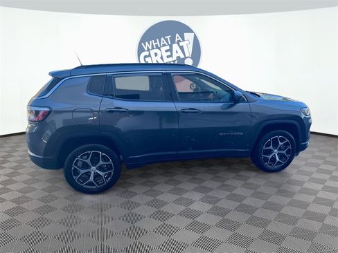 Used 2024 Jeep Compass Latitude w/ Altitude Special Edition image 9