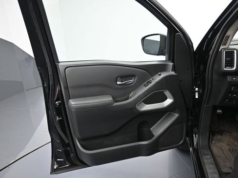 Used 2022 Nissan Frontier SV w/ Technology Package image 10