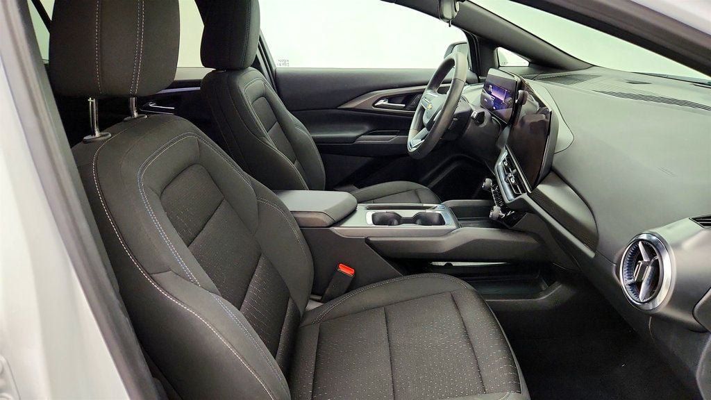 Used 2025 Chevrolet Equinox EV LT FWD image 21
