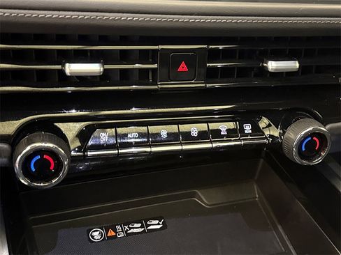 Used 2025 Chevrolet Suburban Z71 w/ Comfort Package image 29