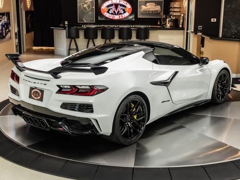 Used 2025 Chevrolet Corvette Z06 w/ Z07 Performance Package RWD image 5