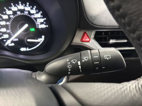 Used 2024 Toyota Sienna LE AWD/4WD image 36