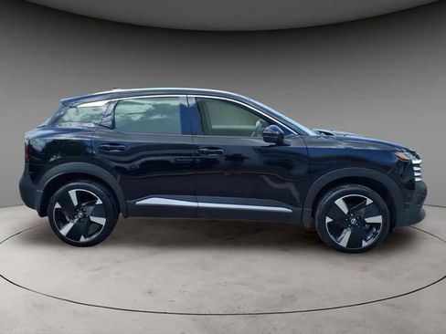 Certified 2025 Nissan Kicks SR FWD image 11