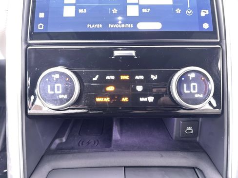 Used 2021 Land Rover Discovery HSE R-Dynamic AWD/4WD image 17
