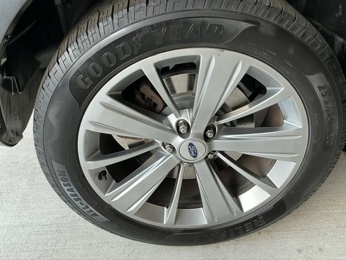 Used 2018 Ford Explorer Limited image 5