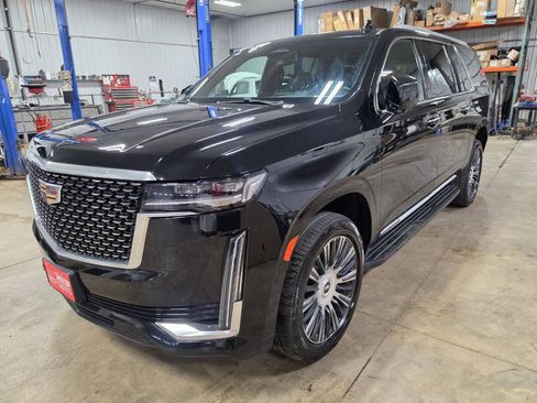 Used 2022 Cadillac Escalade ESV Luxury AWD/4WD image 4