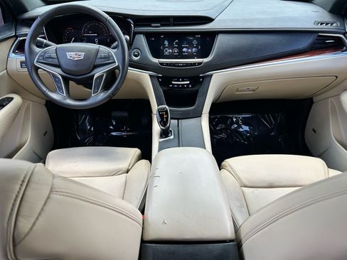 Used 2017 Cadillac XT5 Luxury w/ Driver Awareness Package FWD image 13