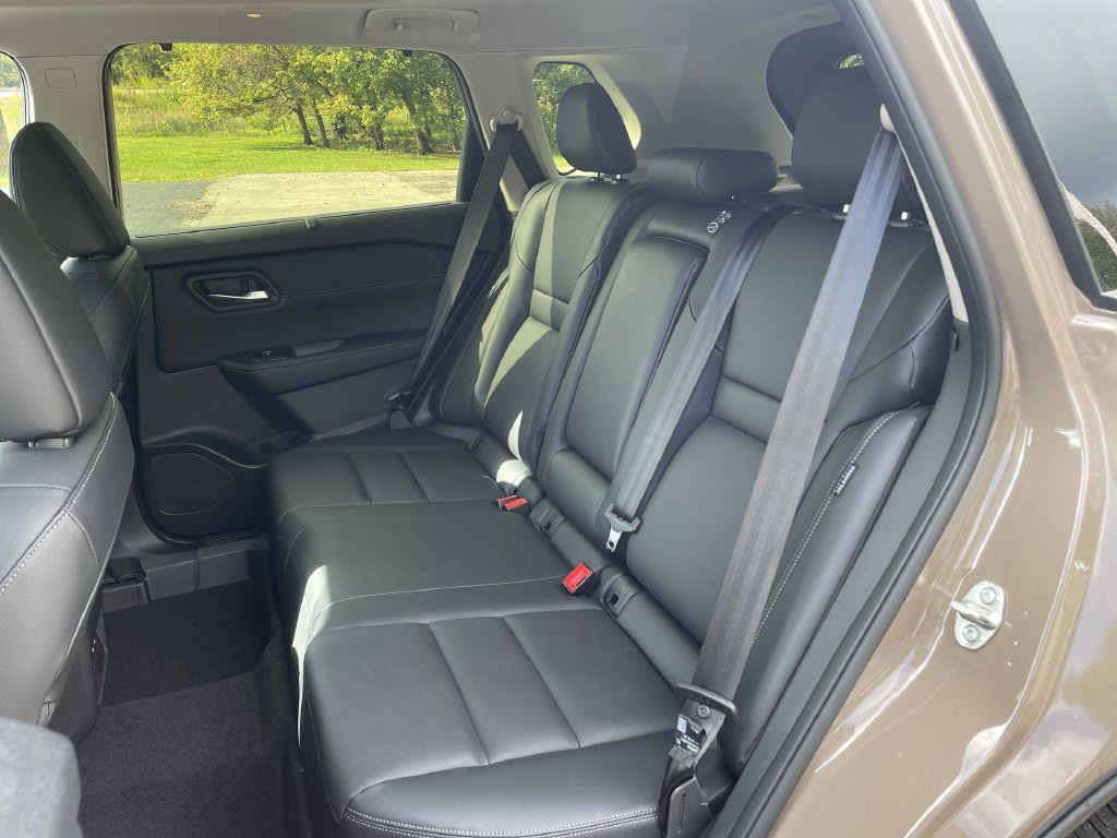 Certified 2025 Nissan Rogue SL w/ Tech Package AWD/4WD image 20