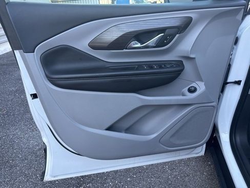 Used 2023 GMC Terrain SLE w/ Driver Convenience Package image 11