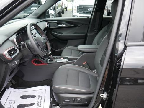 Used 2023 Chevrolet TrailBlazer RS w/ Convenience Package image 2