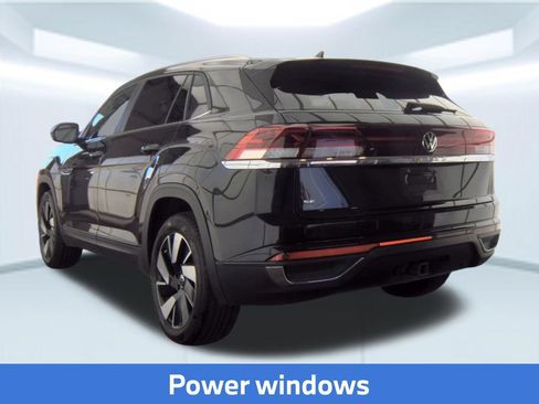 Used 2025 Volkswagen Atlas Cross Sport SE FWD image 4
