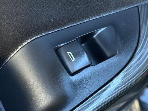 Used 2023 GMC Acadia SLT w/ Elevation Edition image 31