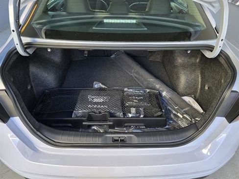 New 2025 Nissan Altima 2.5 SR w/ SR Premium Package image 12