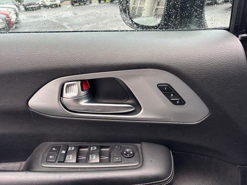 Used 2020 Chrysler Pacifica Touring-L Plus FWD image 12