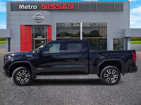 Used 2024 GMC Sierra 1500 AT4 w/ Technology Package AWD/4WD image 3