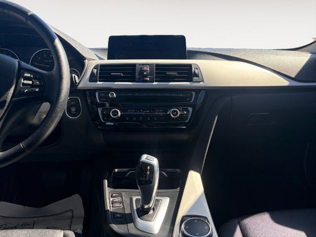 Used 2016 BMW 320i xDrive Sedan AWD/4WD image 9
