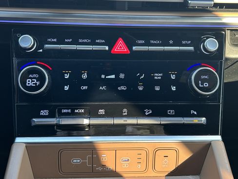 Used 2025 Hyundai Santa Fe Limited image 15