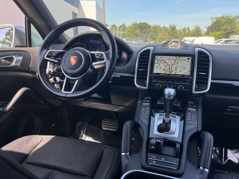 Used 2016 Porsche Cayenne AWD/4WD image 16