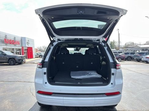 New 2026 Jeep Grand Cherokee Summit image 10