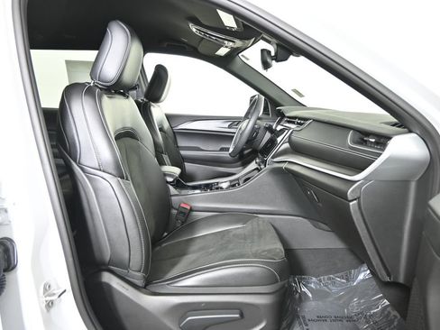 Used 2023 Jeep Grand Cherokee L Laredo AWD/4WD image 13
