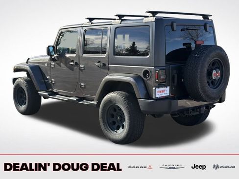 Used 2018 Jeep Wrangler Unlimited Sahara image 4