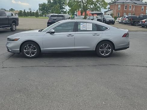 Used 2023 Honda Accord EX image 4