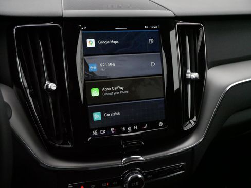 Used 2023 Volvo XC60 B5 Core image 22