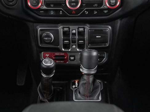 Used 2018 Jeep Wrangler Unlimited Rubicon AWD/4WD image 34