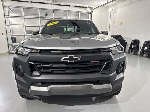 Used 2024 Chevrolet Colorado Trail Boss w/ Technology Package AWD/4WD image 2