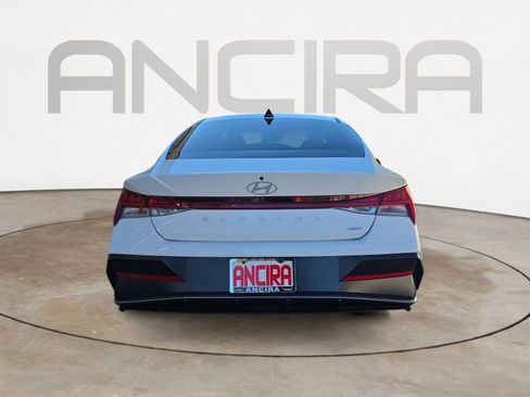 Used 2025 Hyundai Elantra Limited image 8