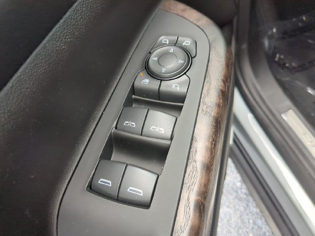 Used 2023 GMC Acadia Denali w/ Denali Ultimate Package FWD image 21