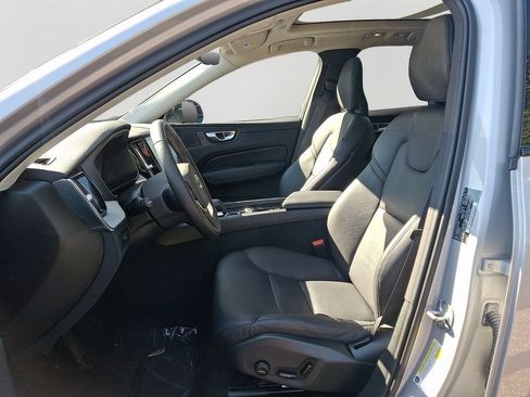 Used 2025 Volvo XC60 B5 Plus AWD/4WD image 13