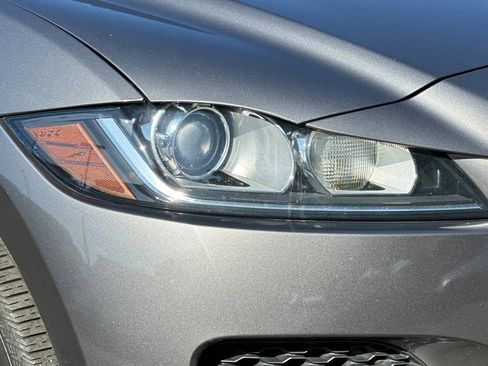 Used 2019 Jaguar F-PACE Premium image 12