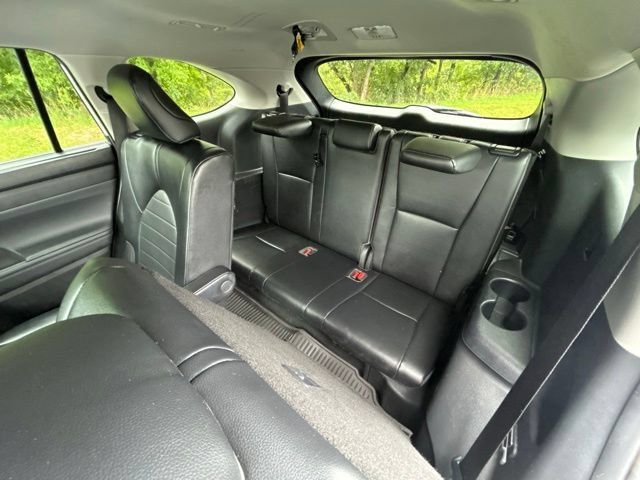 Used 2022 Toyota Highlander XLE AWD/4WD image 32
