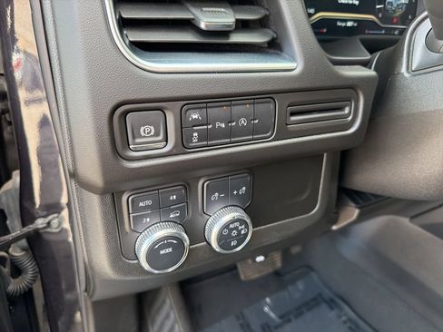 Used 2024 GMC Yukon SLT AWD/4WD image 15