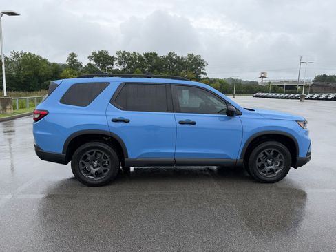 Used 2024 Honda Pilot TrailSport image 8
