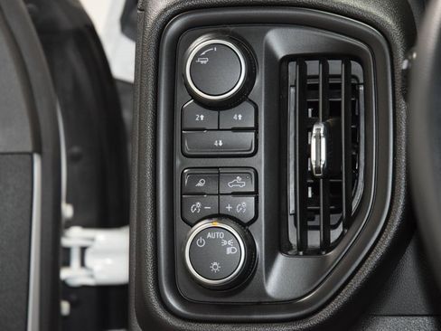 Used 2024 Chevrolet Silverado 2500 Custom w/ Custom Value Package image 39