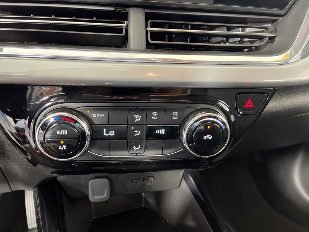 Used 2025 Chevrolet Trax LT FWD image 27