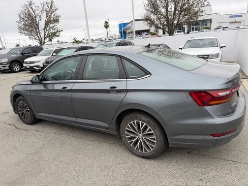 Used 2019 Volkswagen Jetta SE w/ Cold Weather Package FWD image 2