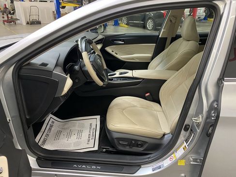 Used 2019 Toyota Avalon Limited w/ Advanced Safety Package image 23