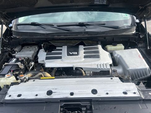 Used 2017 Nissan Titan SV image 10