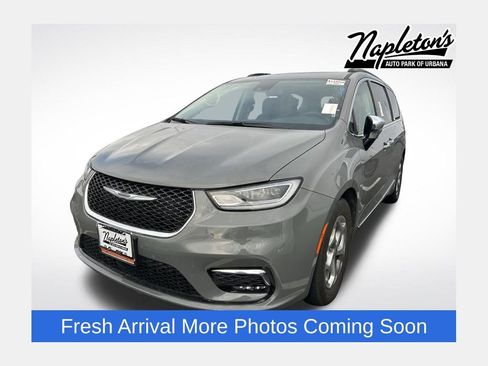 Used 2023 Chrysler Pacifica Limited image 1
