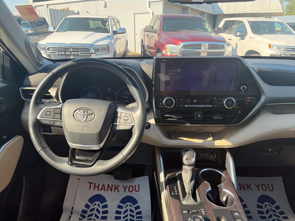 Used 2024 Toyota Highlander Limited AWD/4WD image 14