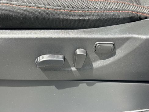Used 2025 Nissan Frontier PRO-4X w/ Pro Convenience Package AWD/4WD image 21
