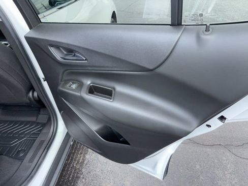 Used 2022 Chevrolet Equinox LT FWD image 11