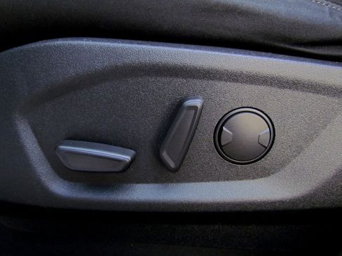 Used 2021 Ford Edge SE image 18