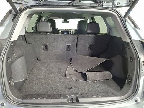 Used 2024 GMC Terrain SLT image 28