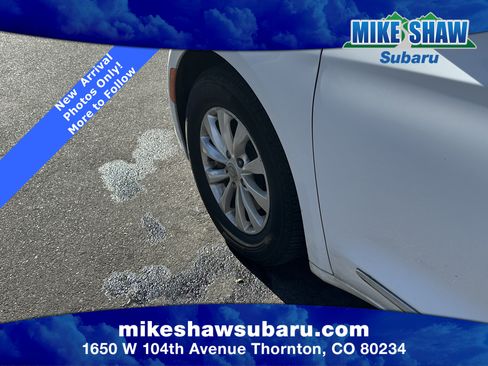 Used 2017 Chrysler Pacifica Touring-L image 25